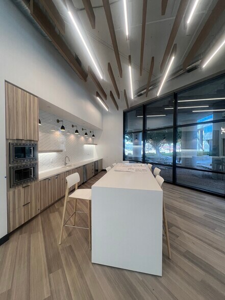 More Photos Of 2800 N Central Ave, Phoenix Office For Lease