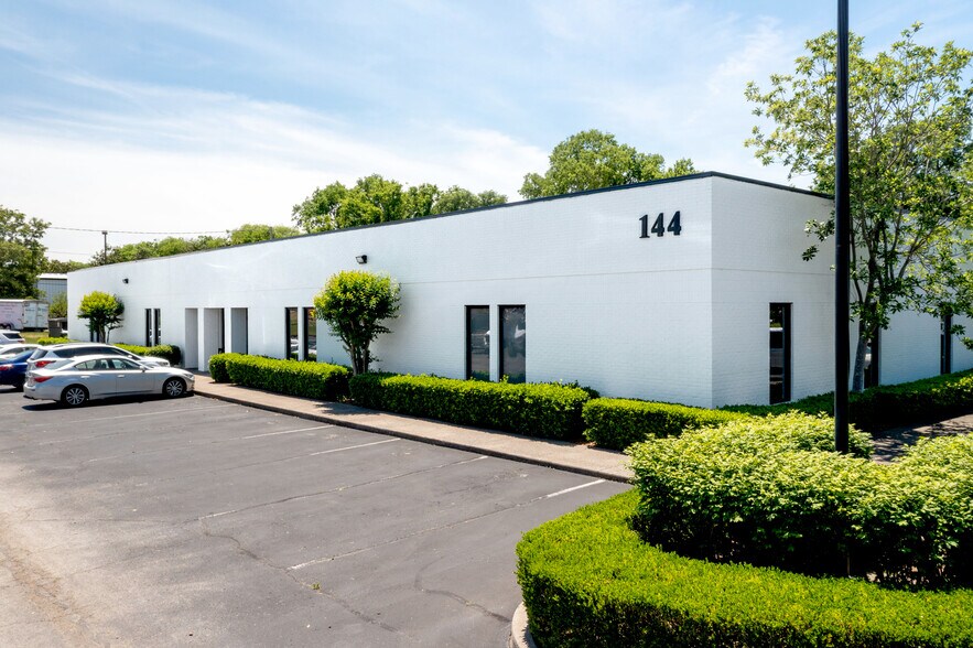 More Photos Of 144 Southeast Pky, Franklin Office For Lease