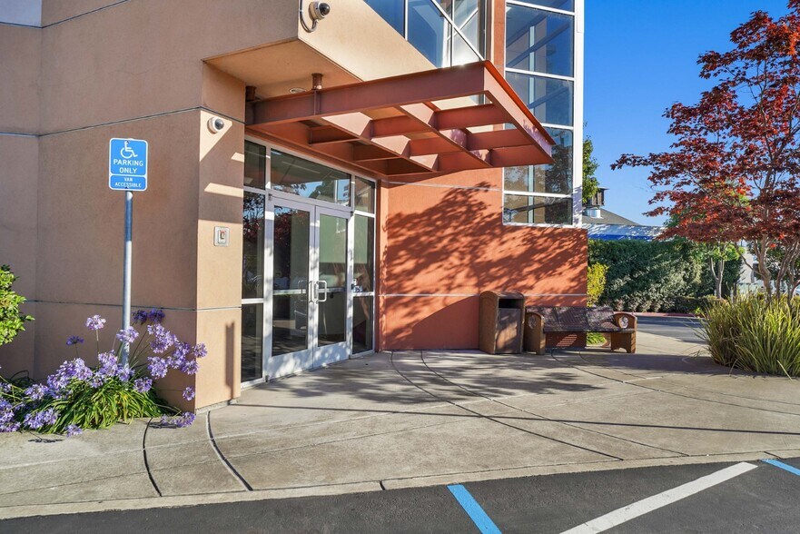 Primary Photo Of 20700 Lake Chabot Rd, Castro Valley Medical For Lease