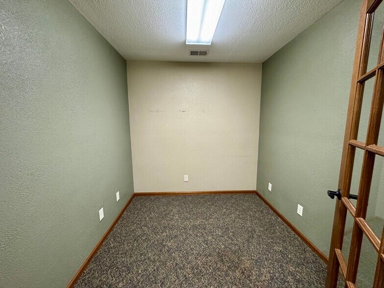 More Photos Of 19 Central ave, Elbow Lake Office For Sale