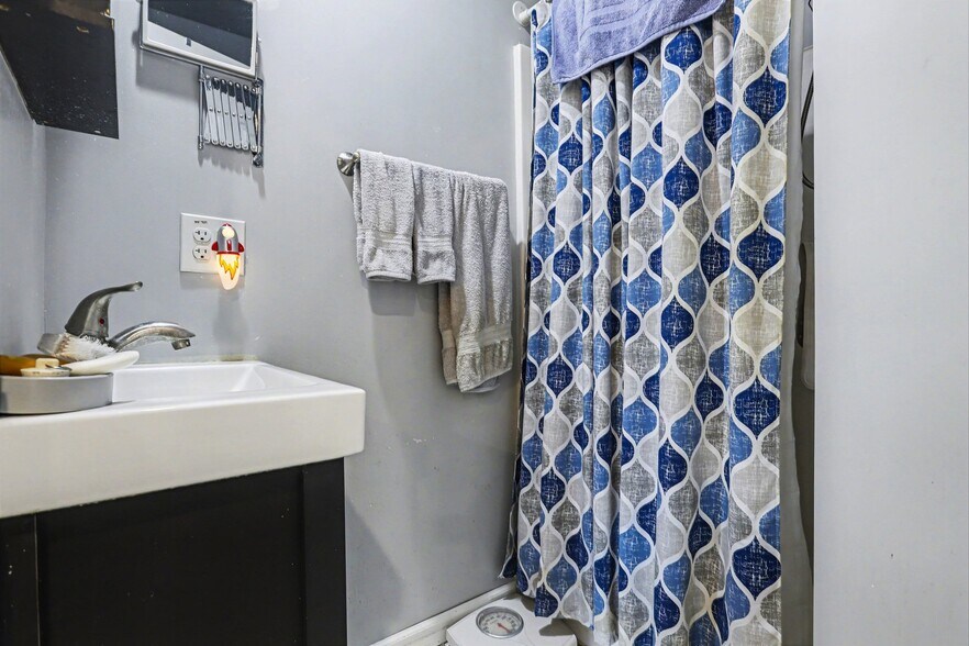 More Photos Of 130 E Water St, Constantine General Retail For Sale