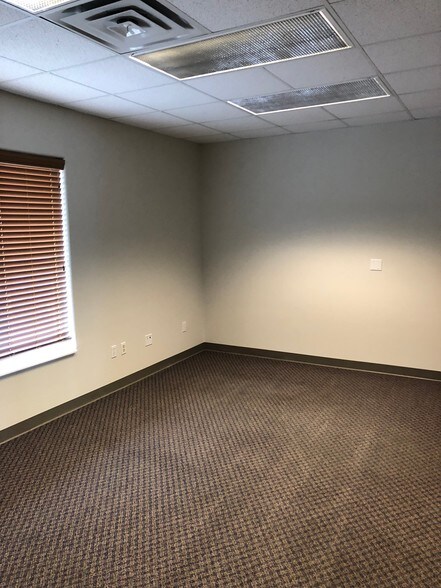 More Photos Of 1515 E Cleveland Ave, Monett Office For Lease