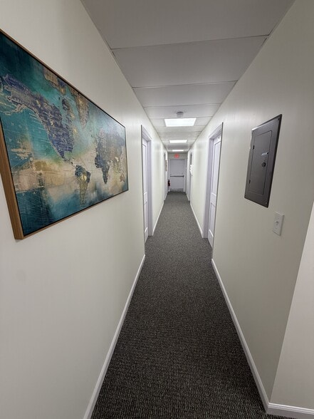 More Photos Of 470 Ridgedale Ave, East Hanover Storefront Retail Office For Lease