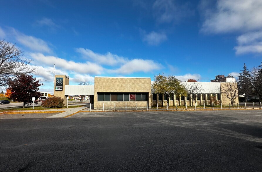 More Photos Of 93 Boul Gréber, Gatineau Office For Sale