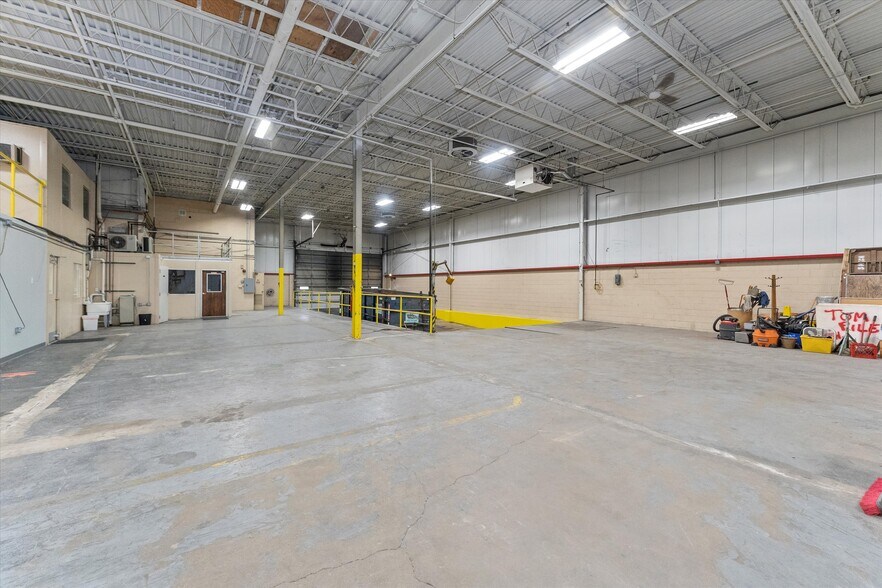 More Photos Of 16420 S Kilbourn Ave, Oak Forest Industrial For Sale