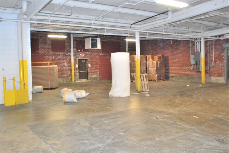 More Photos Of 1111 Seymour St, Muncie Light Manufacturing For Lease