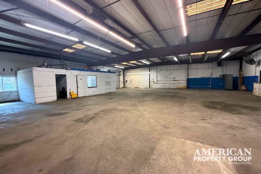 More Photos Of 6055 Porter Way, Sarasota Warehouse For Lease