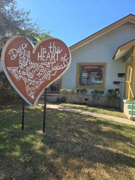 More Photos Of 2303 E Cesar Chavez St, Austin Freestanding For Lease