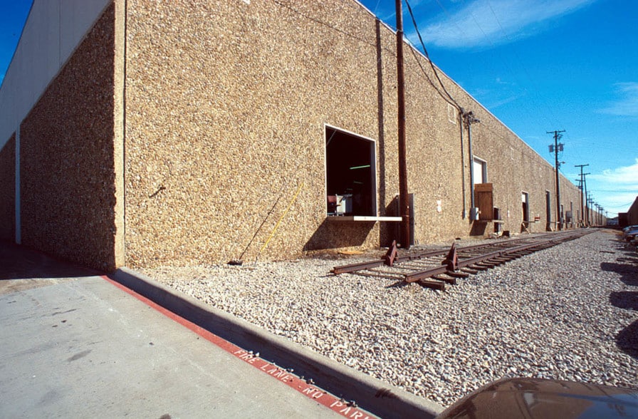 More Photos Of 1401-1815 Kelly Blvd, Carrollton Distribution For Lease