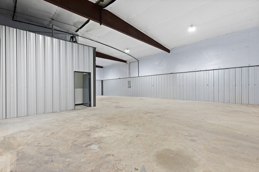More Photos Of 7031 State Highway 75 S, Huntsville Manufacturing For Sale