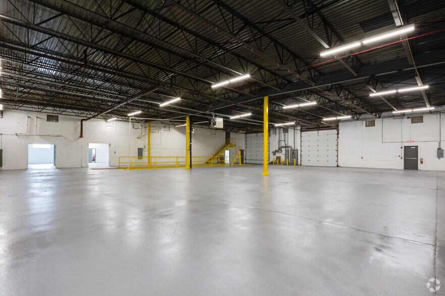 More Photos Of 9600 W Ogden Ave, La Grange Warehouse For Lease