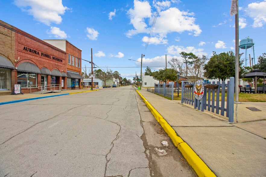 More Photos Of 470 N 4th St, Aurora Freestanding For Sale