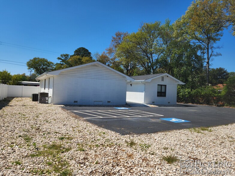 More Photos Of 102 Lois Dr, Warner Robins Office For Lease