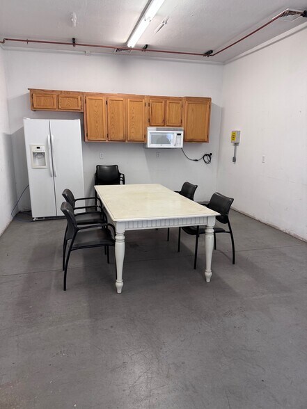 More Photos Of 2180 E Main St, Montrose Freestanding For Lease