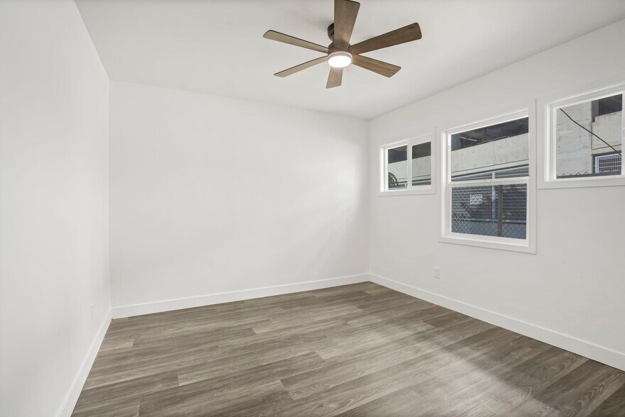 More Photos Of 925 W 84th St, Los Angeles Apartments For Sale