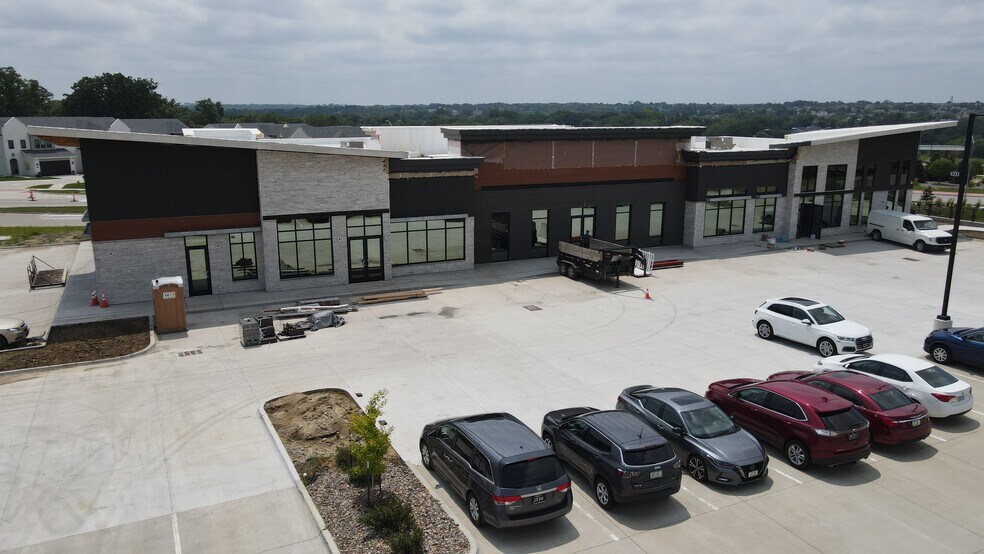 More Photos Of 14111 Douglas Pkwy, Urbandale Storefront Retail Office For Lease