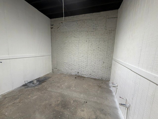 More Photos Of 753 Martin Luther King Jr Blvd, Macon-Bibb Light Distribution For Lease