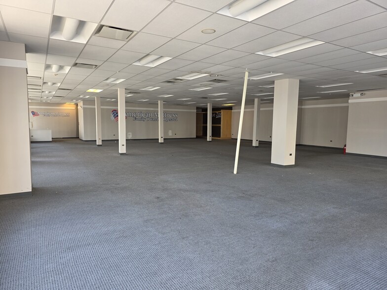 More Photos Of 4801-4821 W Irving Park Rd, Chicago Storefront Retail Office For Lease