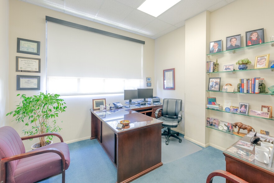 More Photos Of 9116 Sunland Blvd, Sun Valley Medical For Sale