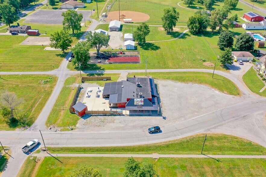 More Photos Of 402 W Deck St, New Douglas General Retail For Sale