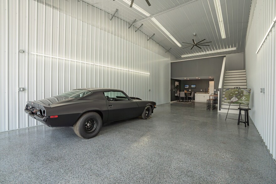 More Photos Of 100 Man Cave, Sunrise Beach Self Storage For Sale