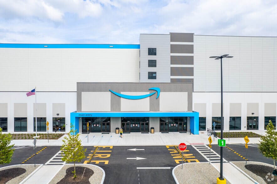 More Photos Of 1025 Boxwood Rd, Wilmington Distribution For Lease