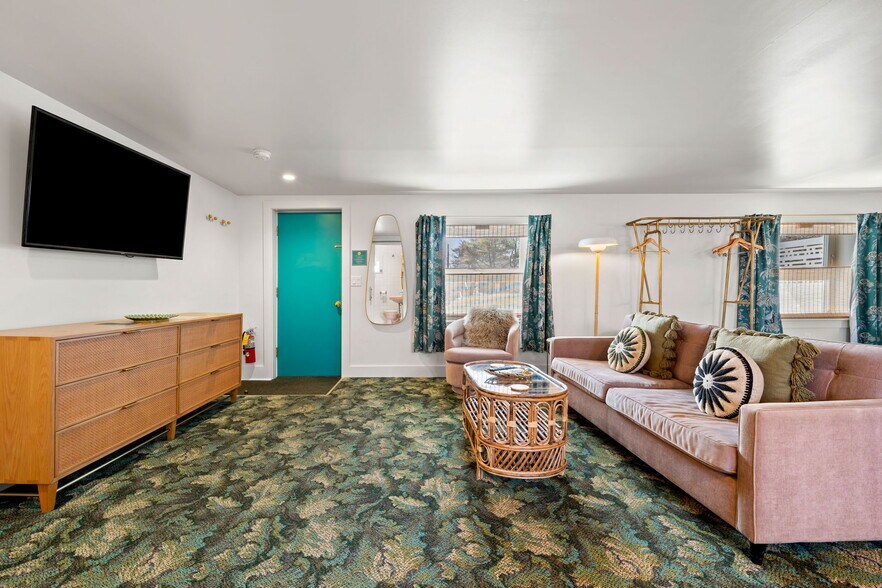 More Photos Of 741 Ocean Blvd, Rye Hotel For Sale