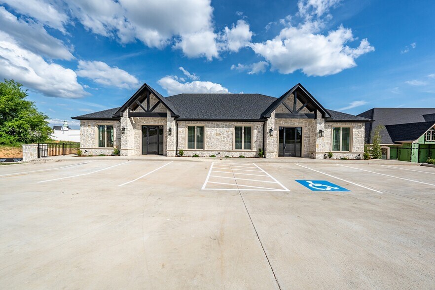 More Photos Of 7196 Crosswater Ave, Tyler Medical For Lease