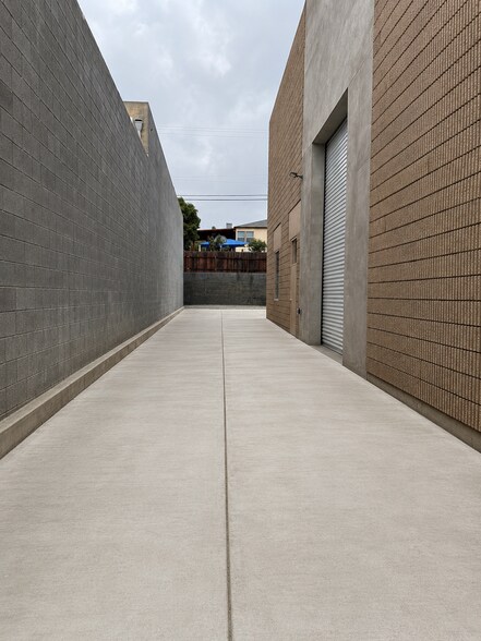 More Photos Of 2623 N San Fernando Rd, Los Angeles Warehouse For Lease