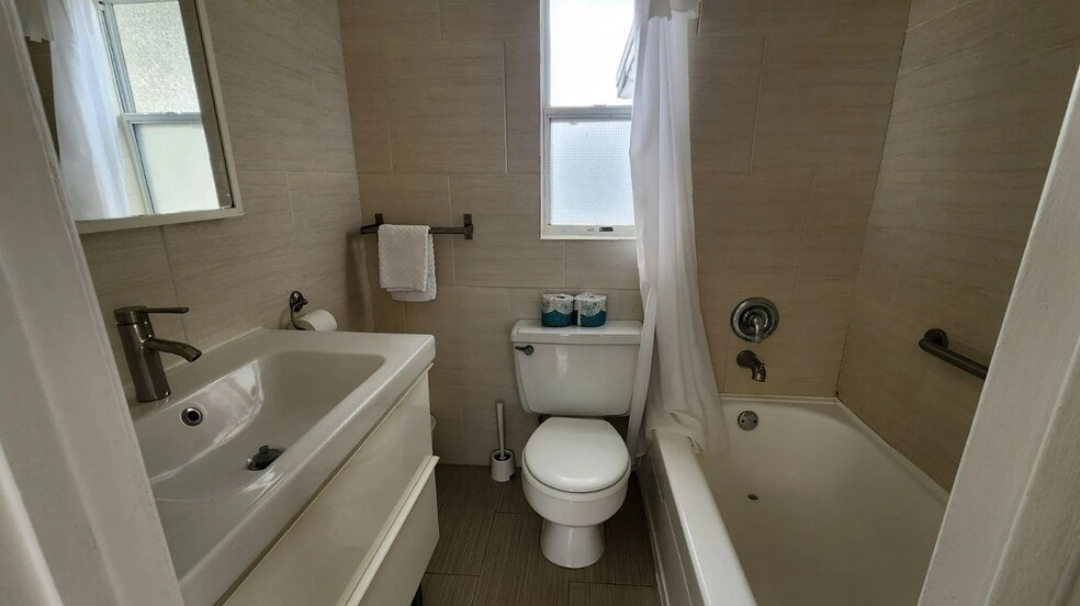 More Photos Of 621 Bay Esplanade, Clearwater Hotel For Sale