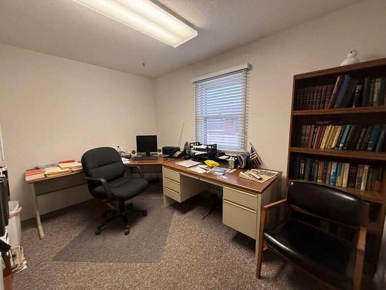 More Photos Of 910-912 7th St, Onawa Office For Sale