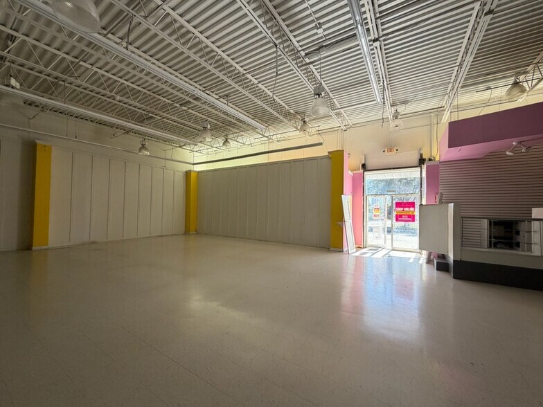 More Photos Of 10208 Beechnut St, Houston Unknown For Lease