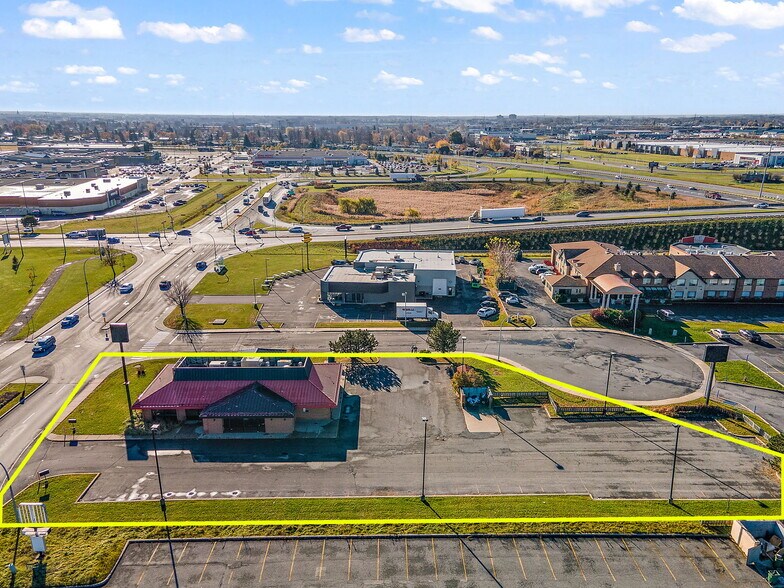 More Photos Of 920 Rue Douglas, St-Jean Freestanding For Sale