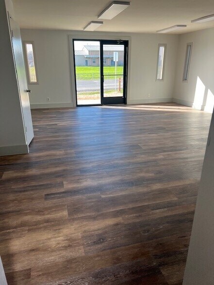 More Photos Of 6920 Gardner Rd, San Antonio Service For Lease