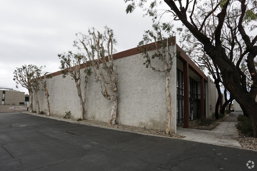 More Photos Of 729 W 16th St, Costa Mesa Research And Development For Lease