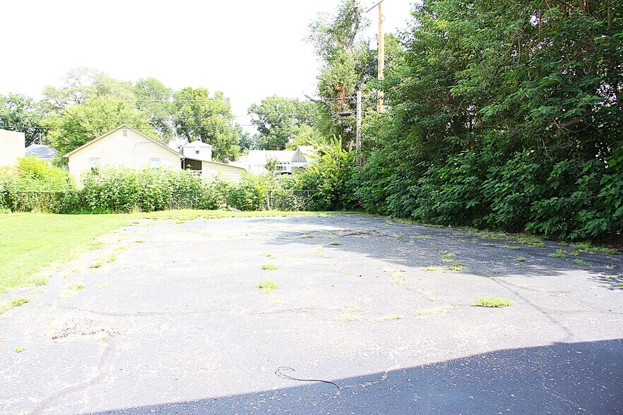 More Photos Of 1030 W 8th St, Junction City Office For Sale