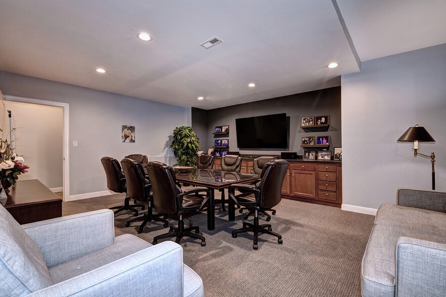 More Photos Of 10609-10611 Watterson Center Ct, Louisville Office For Sale