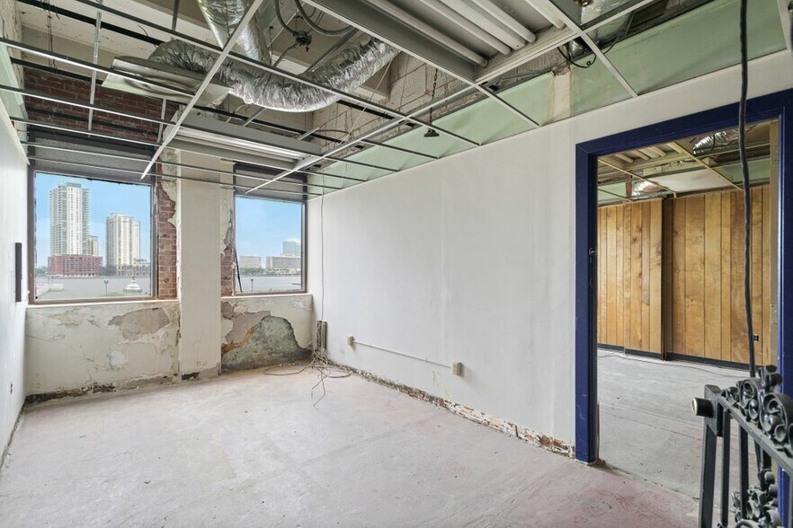 More Photos Of 327-345 E Bay St, Jacksonville Office For Lease