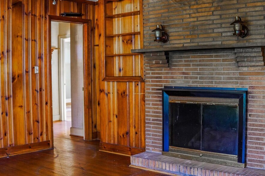 More Photos Of 4924 Freedom Dr, Charlotte Flex For Sale