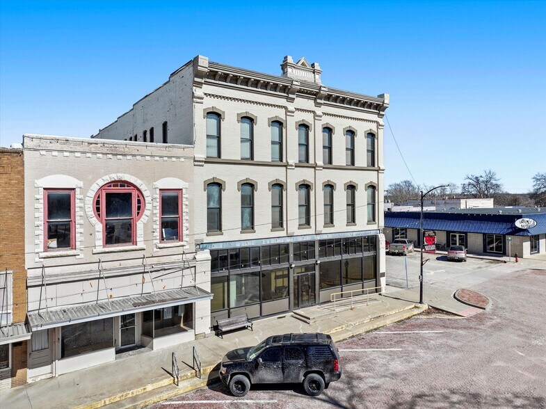 More Photos Of 2-4 W Ohio St, Butler Office For Lease