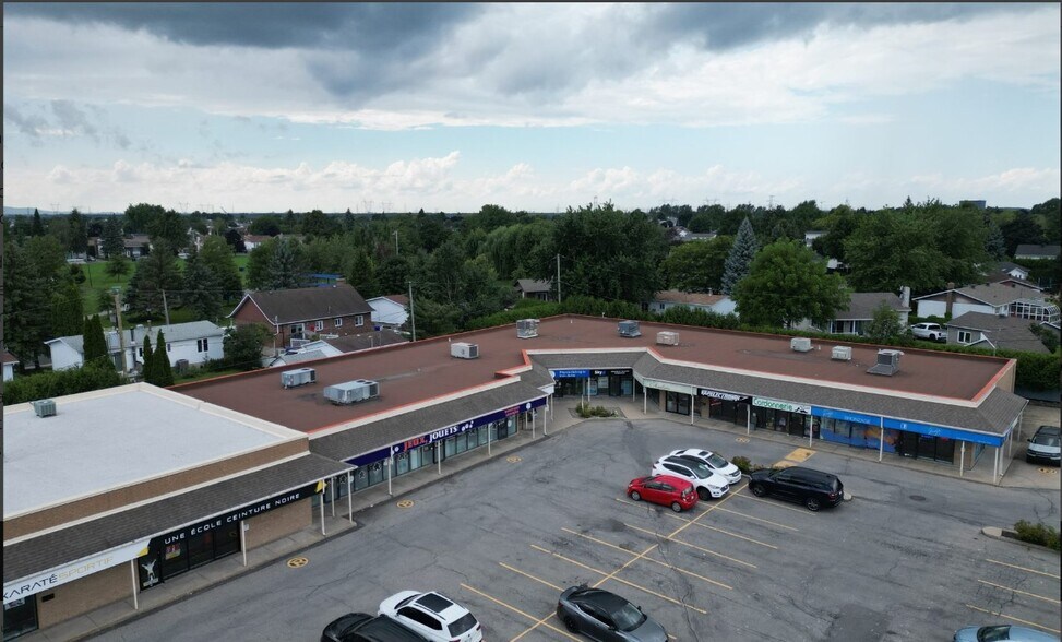 Primary Photo Of 780 Montée Sainte-Julie, Sainte-julie General Retail For Lease