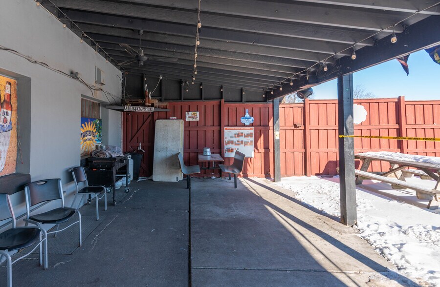 More Photos Of 2816 Old North Point Rd, Baltimore Bar For Sale