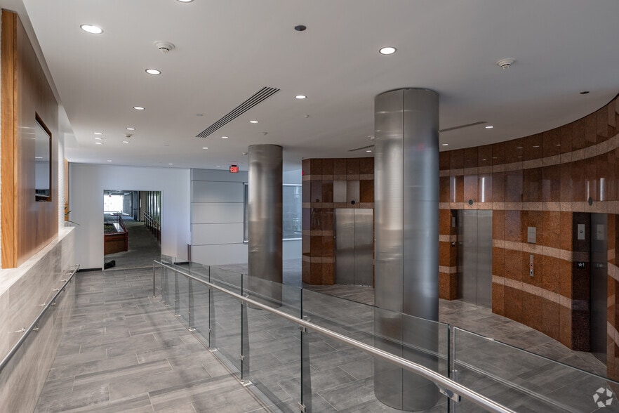 More Photos Of 11445 Compaq Center West Dr, Houston Office For Lease