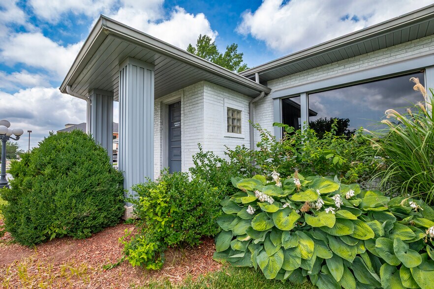 More Photos Of 4163 Crescent Dr, Saint Louis Medical For Sale