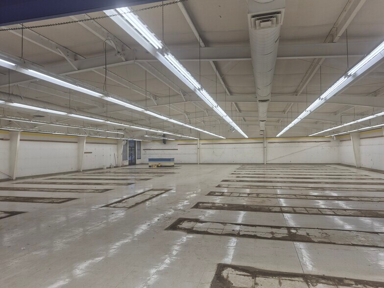 More Photos Of 100 Murrish Rd, Redway General Retail For Sale