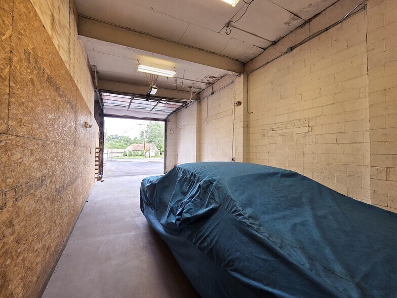 More Photos Of 140 Gravel Pike, Green Lane Industrial For Lease