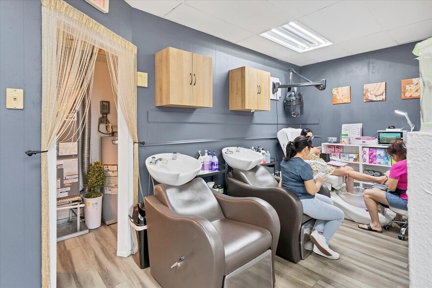 More Photos Of 3937-3957 Broadway Ave, Fort Myers Storefront Retail Residential For Sale