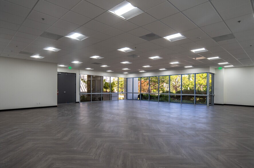 More Photos Of 5 Marconi, Irvine Manufacturing For Lease