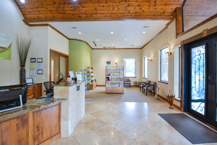 More Photos Of 2320 Airport Rd, Temple Storefront Retail Office For Lease