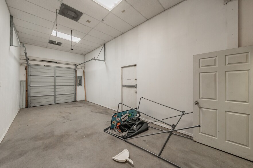 More Photos Of 7235 Glenview Dr, Richland Hills Office For Sale